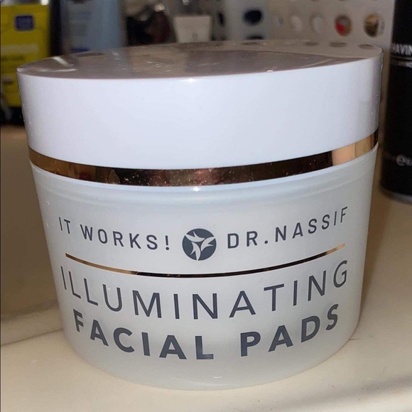 Facial pads - Picture 1 of 1